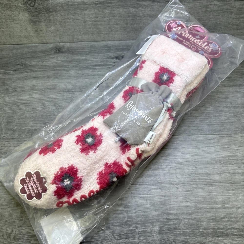 NWT Aromasoles 2 Pair Pack Rose & Shea Butter infused Non Skid Slippers Socks